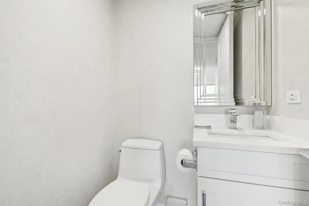 100 Hilton Avenue #901 Garden City, NY 11530