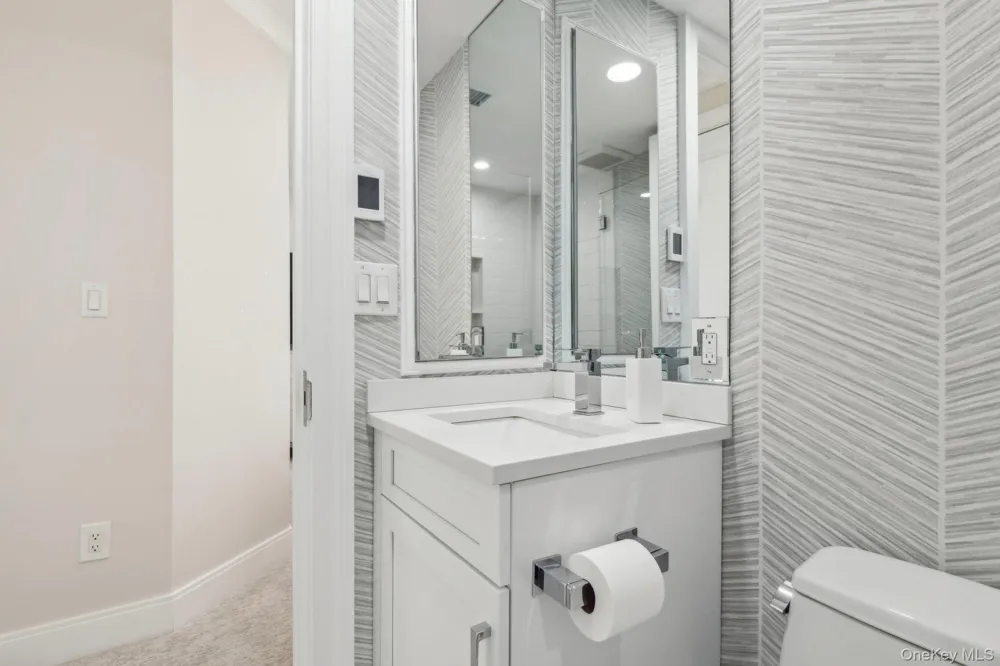 100 Hilton Avenue #901 Garden City, NY 11530