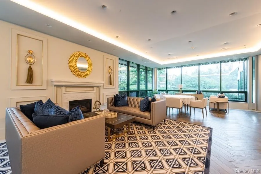 100 Hilton Avenue #901 Garden City, NY 11530