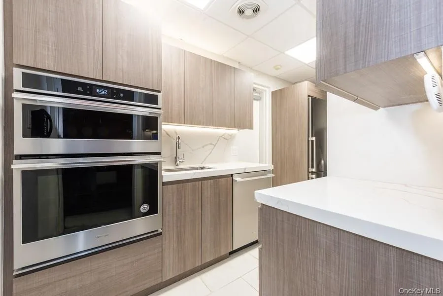 100 Hilton Avenue #901 Garden City, NY 11530