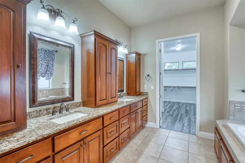 114 Preston Trail Meadowlakes, TX 78654