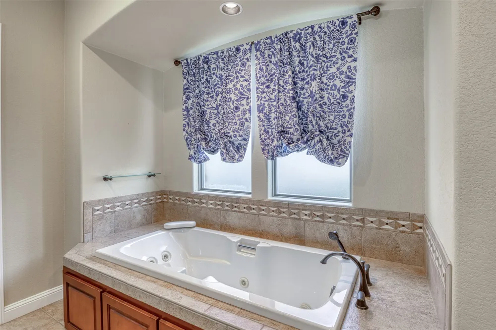114 Preston Trail Meadowlakes, TX 78654
