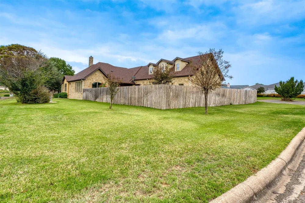 114 Preston Trail Meadowlakes, TX 78654