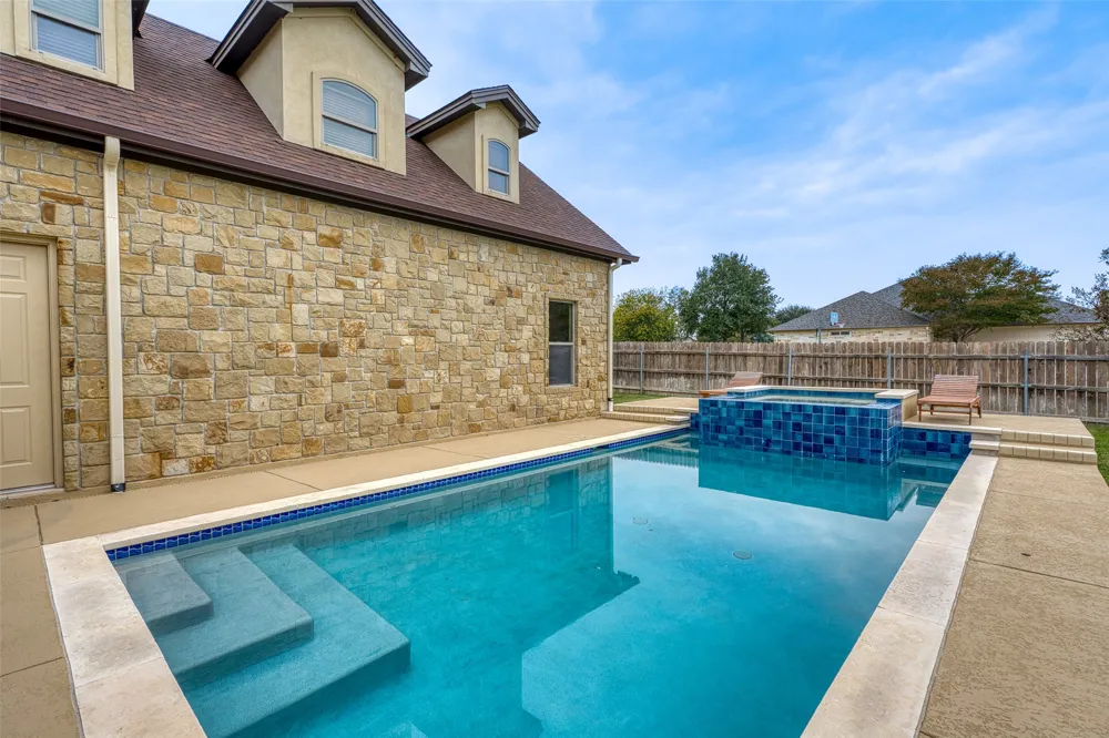 114 Preston Trail Meadowlakes, TX 78654