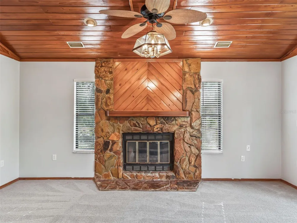 11398 CR 682 Webster, FL 33597