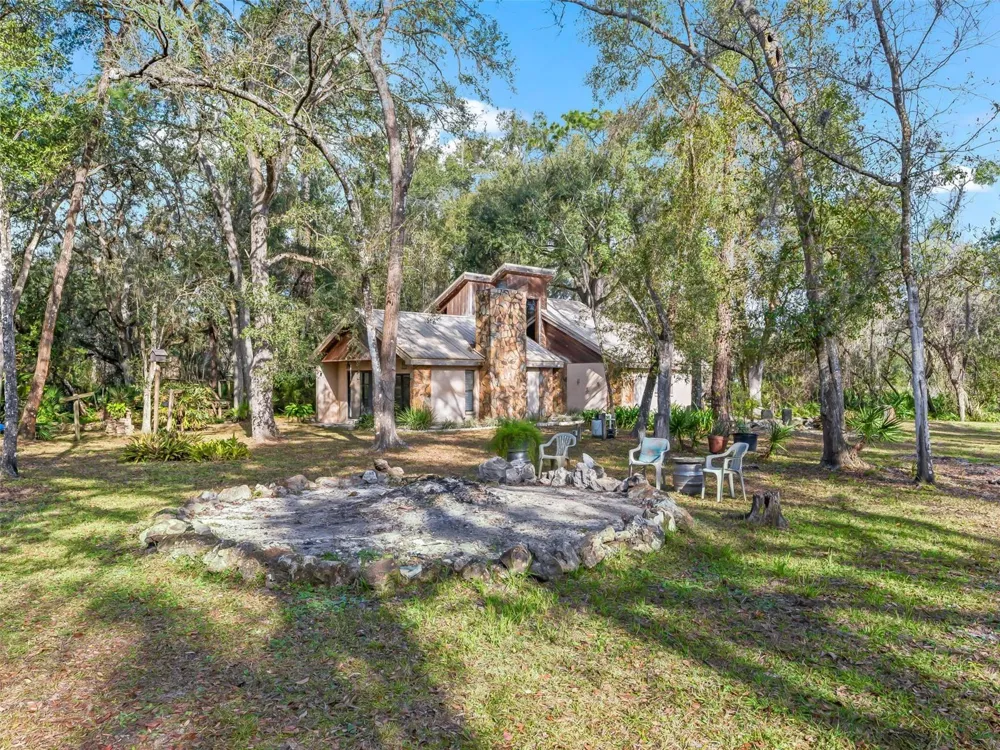 11398 CR 682 Webster, FL 33597