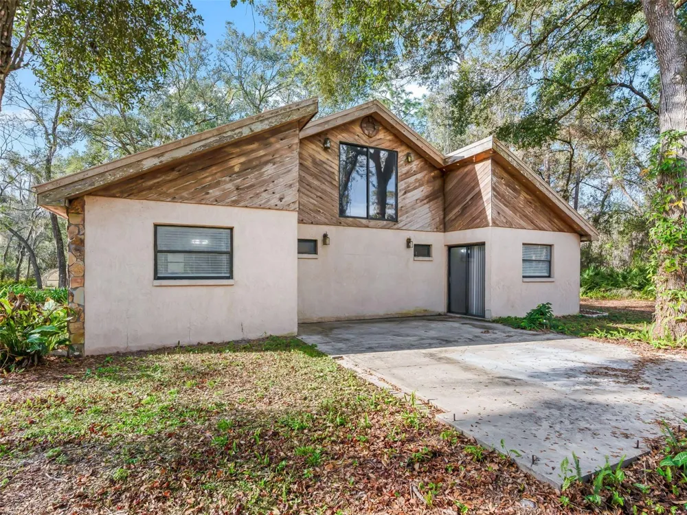 11398 CR 682 Webster, FL 33597