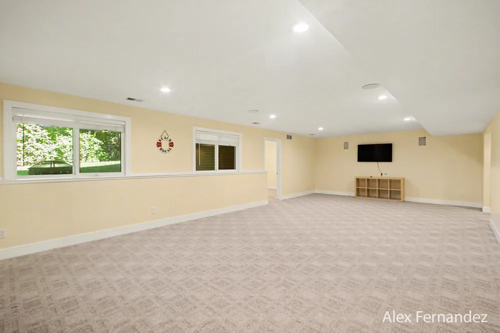 6288 Hawthorne Court Saugatuck, MI 49453