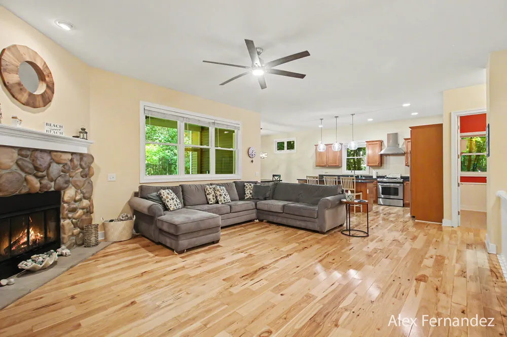 6288 Hawthorne Court Saugatuck, MI 49453