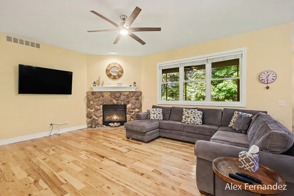 6288 Hawthorne Court Saugatuck, MI 49453