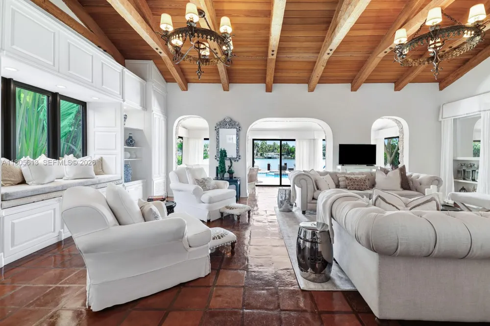 56 S Hibiscus Dr Miami Beach, FL 33139