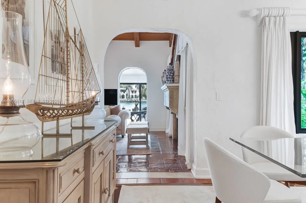 56 S Hibiscus Dr Miami Beach, FL 33139
