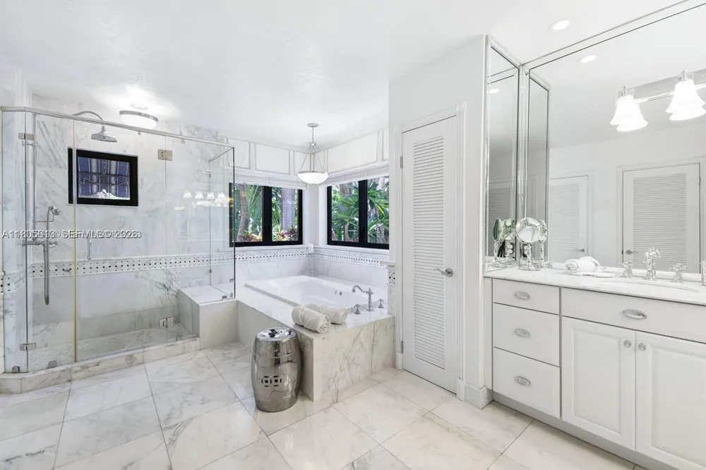 56 S Hibiscus Dr Miami Beach, FL 33139