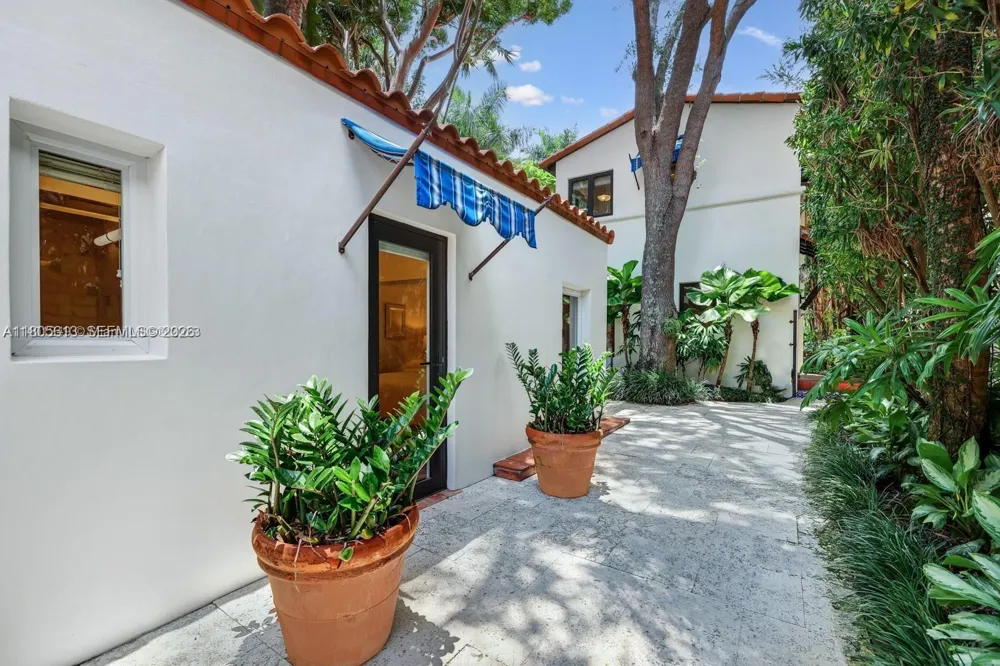 56 S Hibiscus Dr Miami Beach, FL 33139