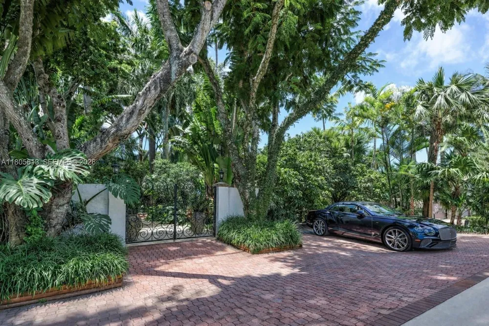 56 S Hibiscus Dr Miami Beach, FL 33139