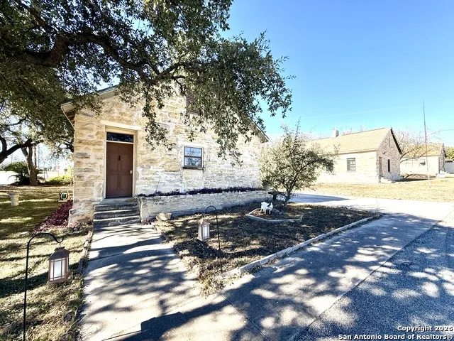 1 Mackenzie Brackettville, TX 78832