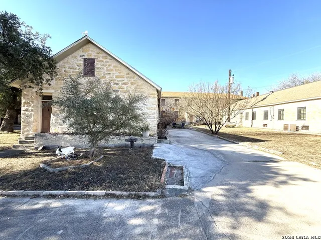 1 Mackenzie Brackettville, TX 78832