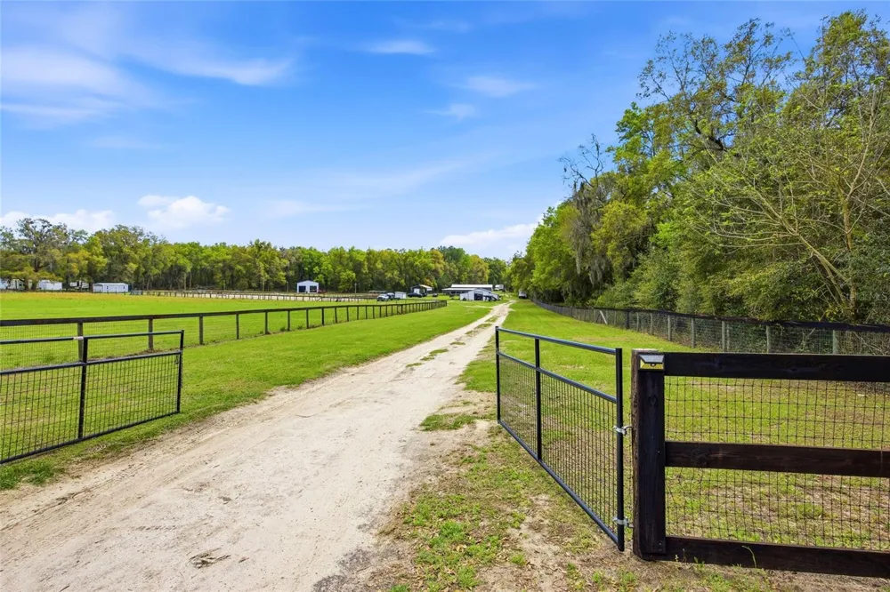 3660 W HWY 329 Reddick, FL 32686
