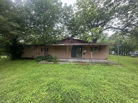 602 E Navasota Street