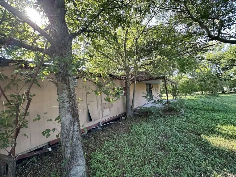 602 E Navasota Street Groesbeck, TX 76642