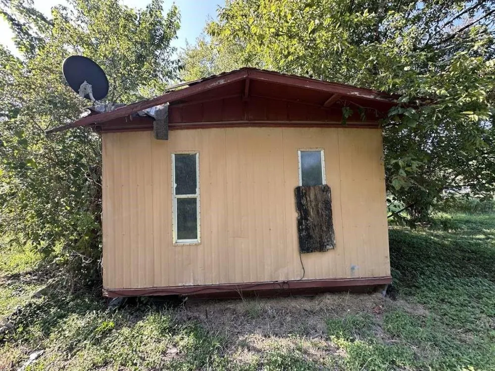 602 E Navasota Street Groesbeck, TX 76642