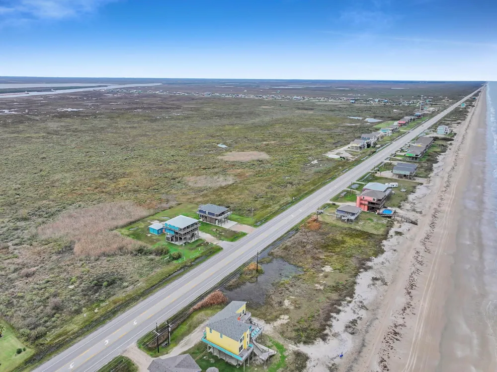 2409 Highway 87 Gilchrist, TX 77617