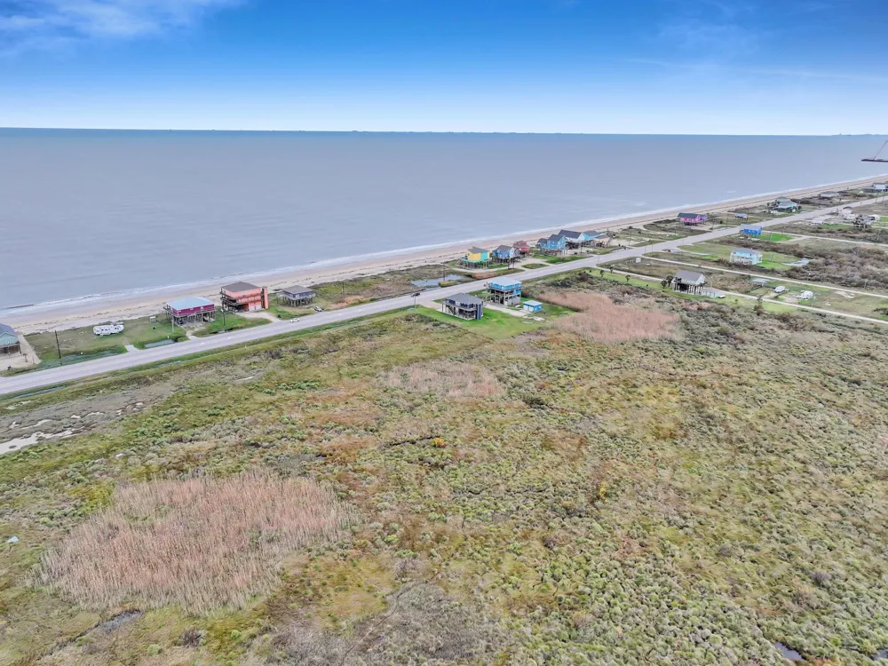 2409 Highway 87 Gilchrist, TX 77617