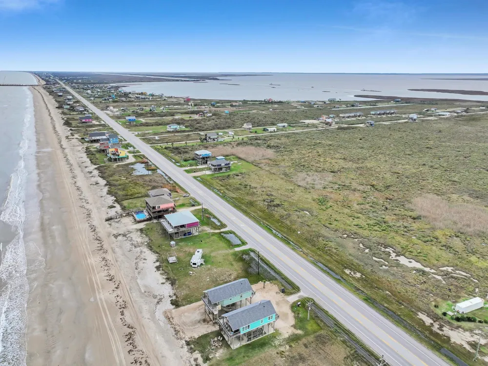 2409 Highway 87 Gilchrist, TX 77617