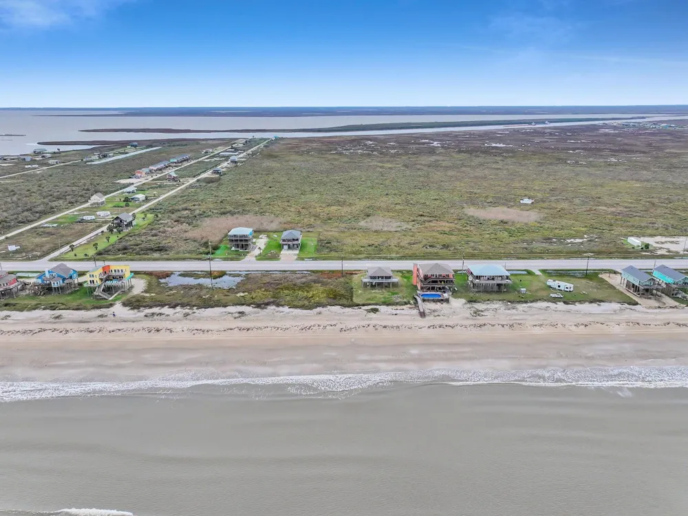 2409 Highway 87 Gilchrist, TX 77617