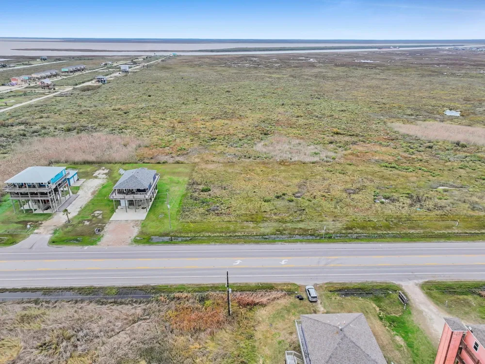 2409 Highway 87 Gilchrist, TX 77617