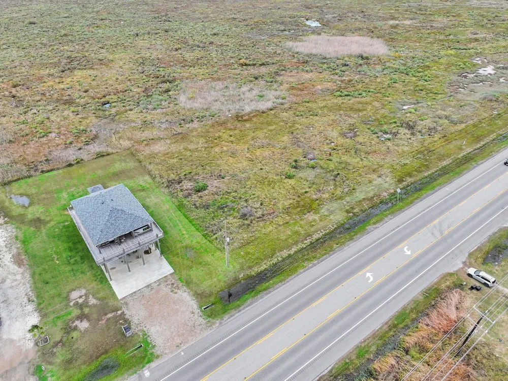 2409 Highway 87 Gilchrist, TX 77617
