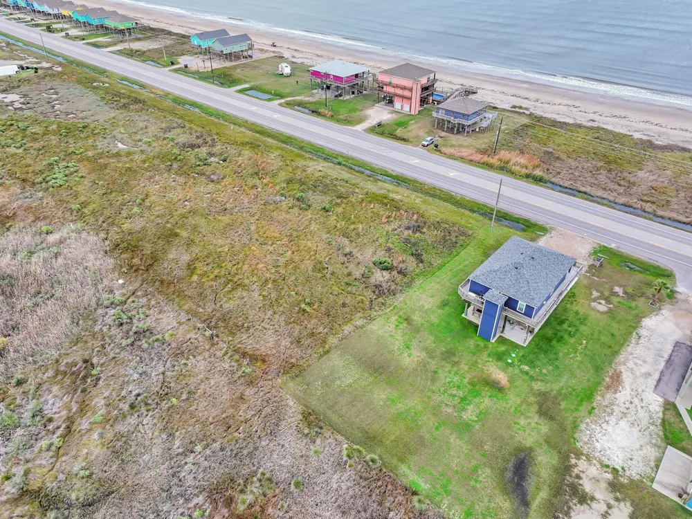 2409 Highway 87 Gilchrist, TX 77617
