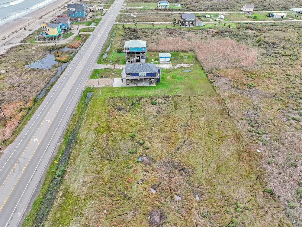 2409 Highway 87 Gilchrist, TX 77617