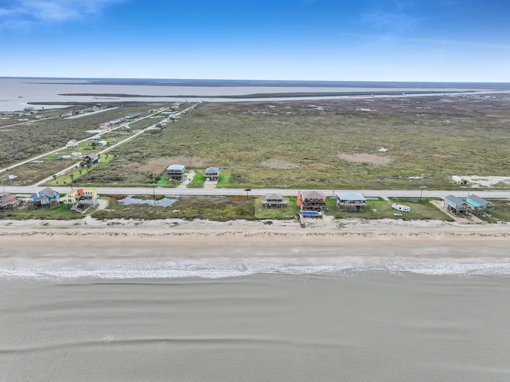 2409 Highway 87 Gilchrist, TX 77617