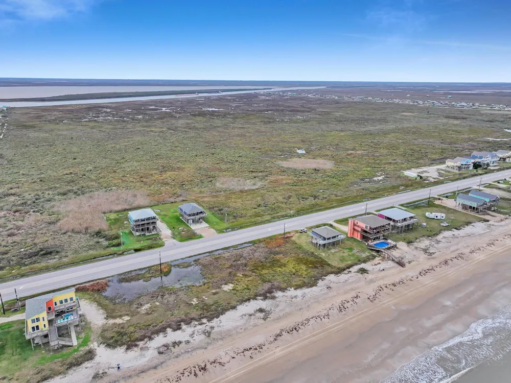 2409 Highway 87 Gilchrist, TX 77617