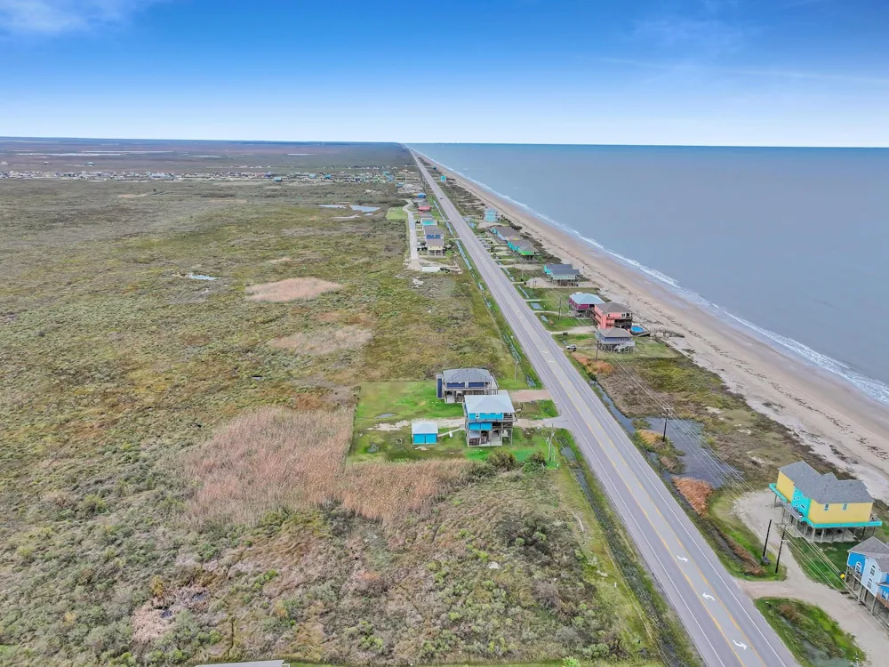 2409 Highway 87 Gilchrist, TX 77617