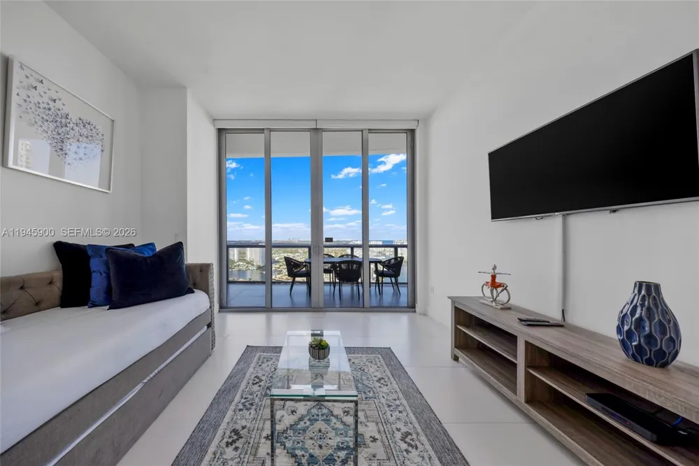 2600 E Hallandale Beach Blvd #T3304 Hallandale Beach, FL 33009