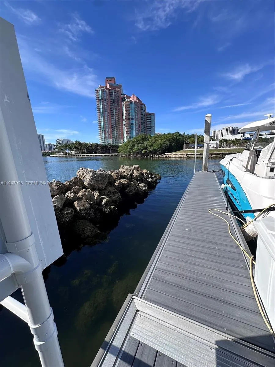 3575 Mystic Pointe Dr, Slip 7 Aventura, FL 33180