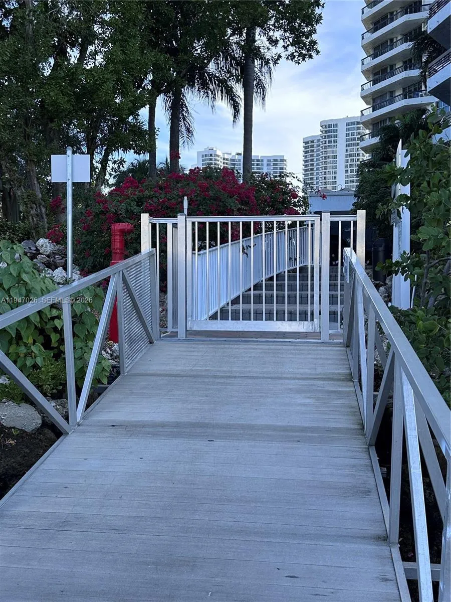 3575 Mystic Pointe Dr, Slip 7 Aventura, FL 33180