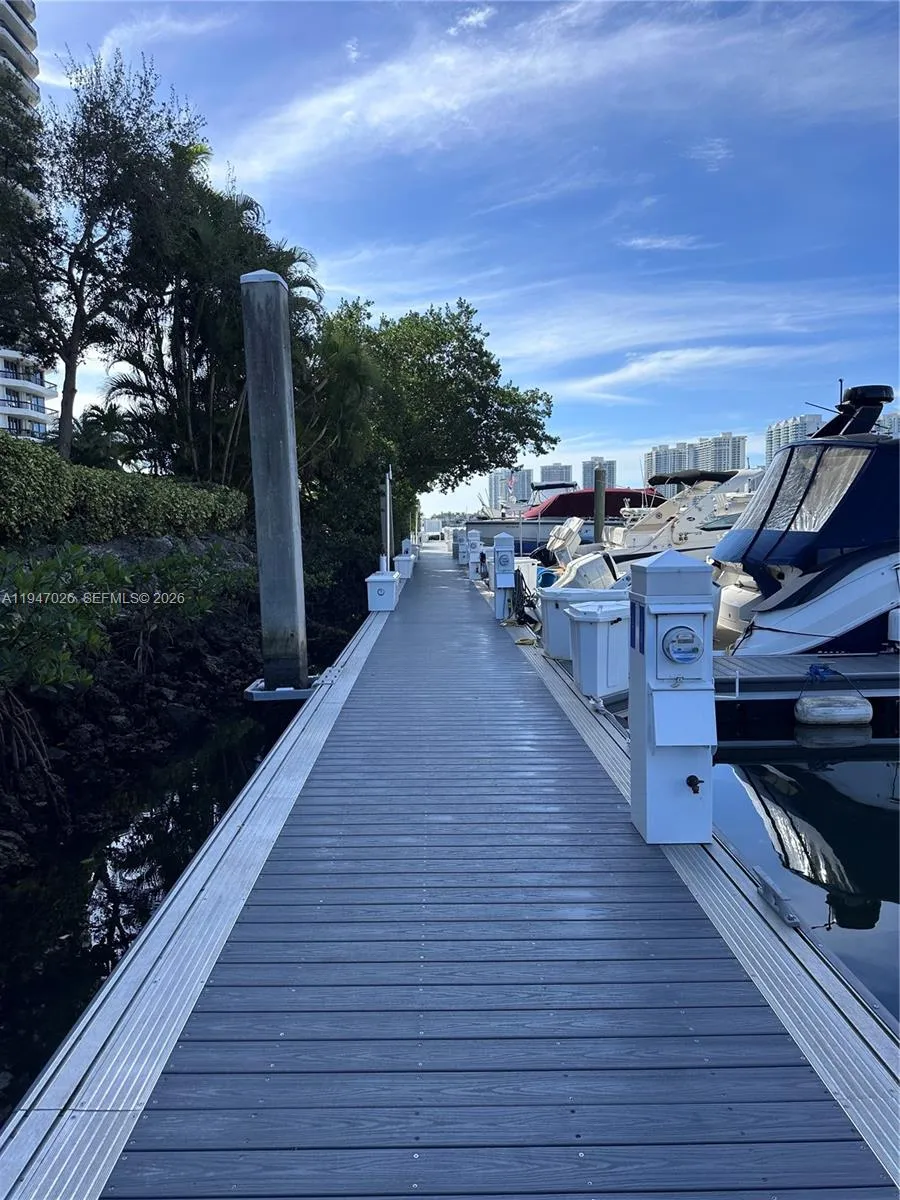 3575 Mystic Pointe Dr, Slip 7 Aventura, FL 33180