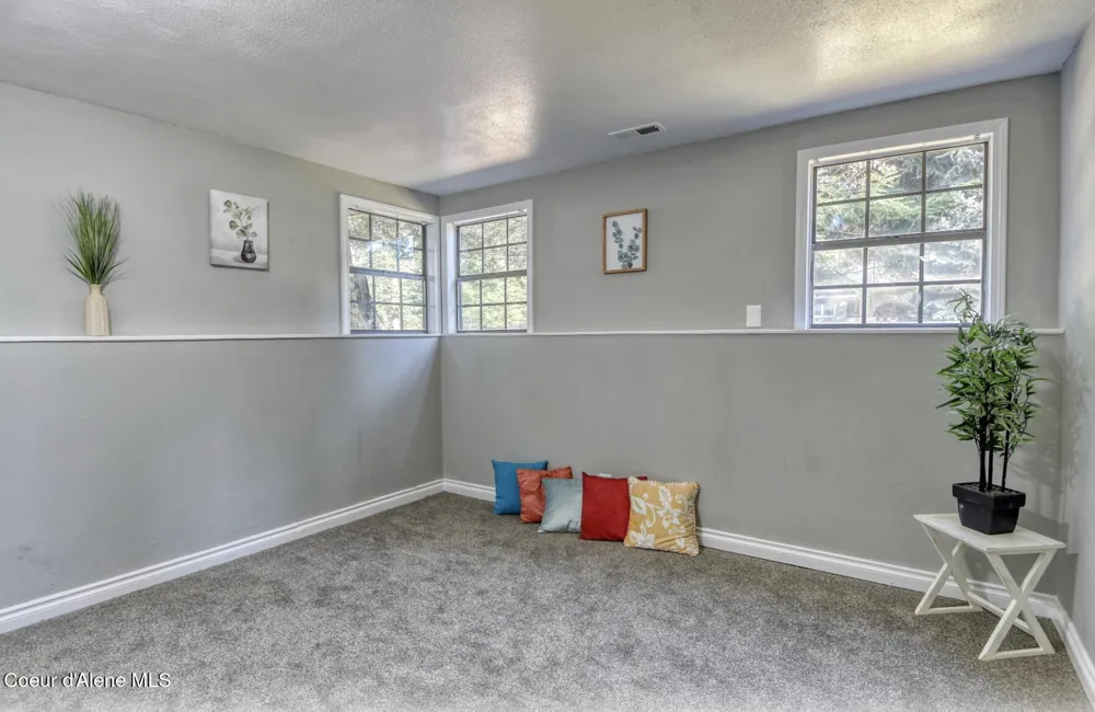 11459 Trafalgar Street Hayden, ID 83835