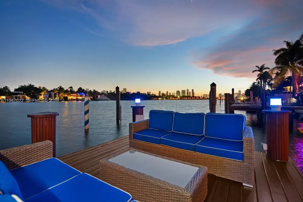 56 S Hibiscus Dr Miami Beach, FL 33139