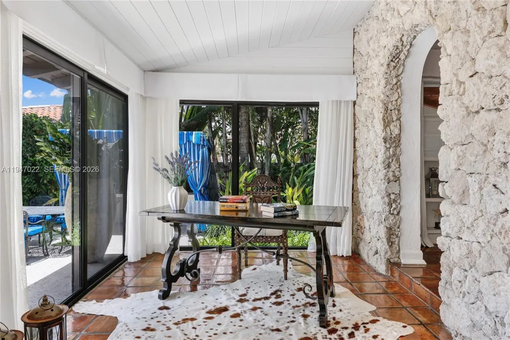 56 S Hibiscus Dr Miami Beach, FL 33139