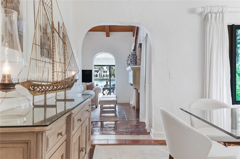 56 S Hibiscus Dr Miami Beach, FL 33139