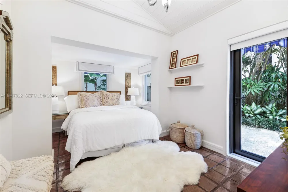 56 S Hibiscus Dr Miami Beach, FL 33139