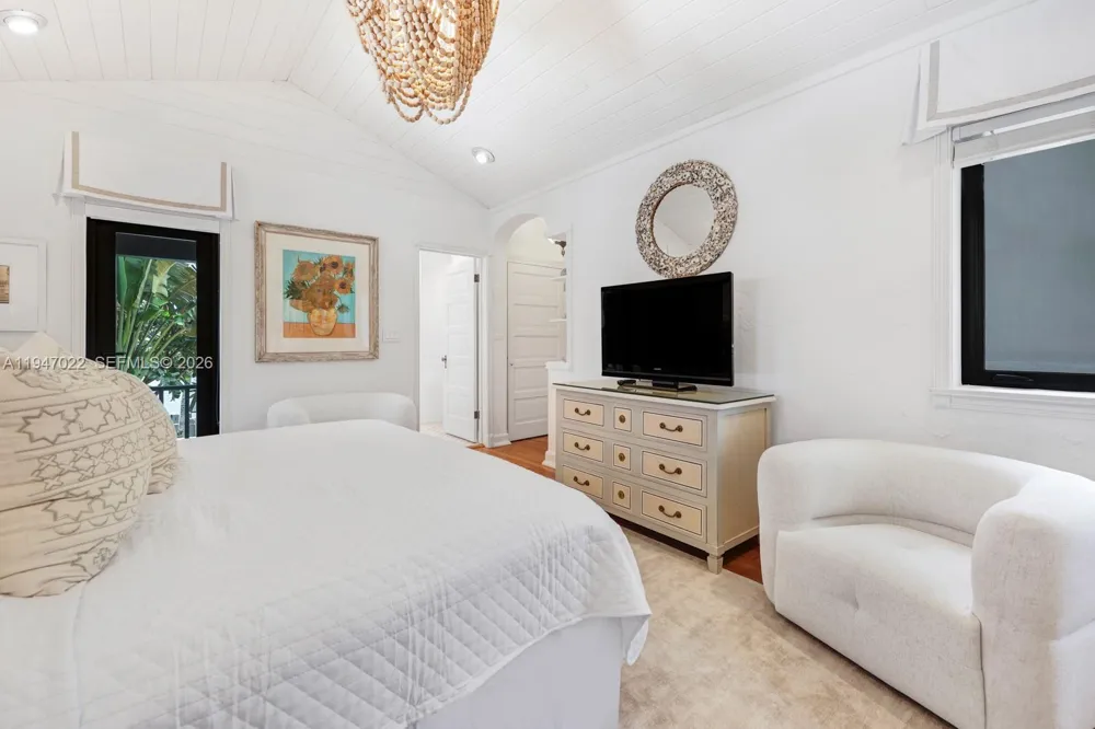 56 S Hibiscus Dr Miami Beach, FL 33139