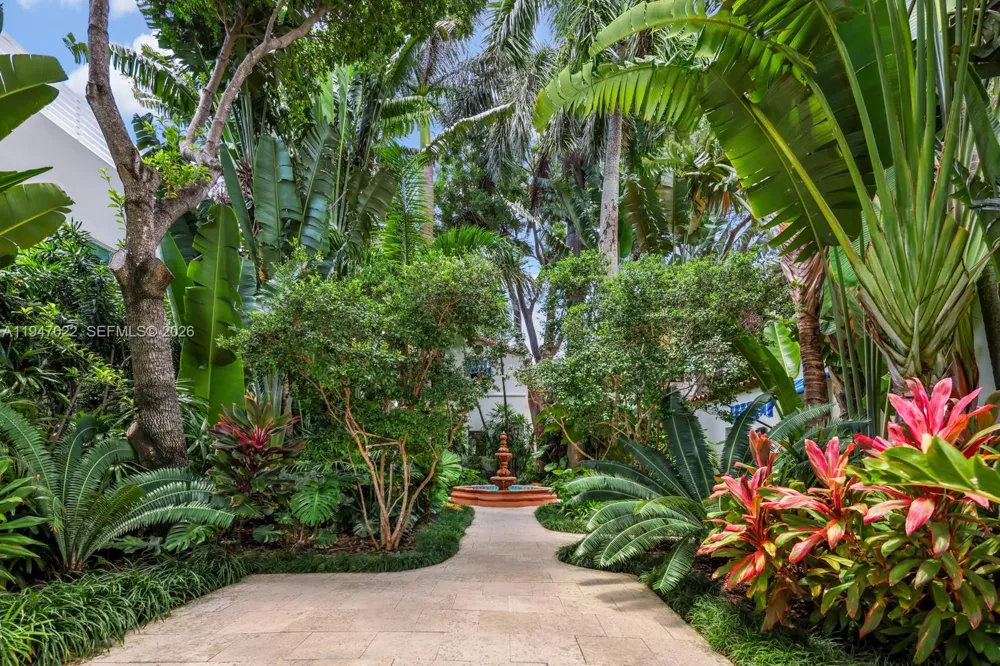 56 S Hibiscus Dr Miami Beach, FL 33139