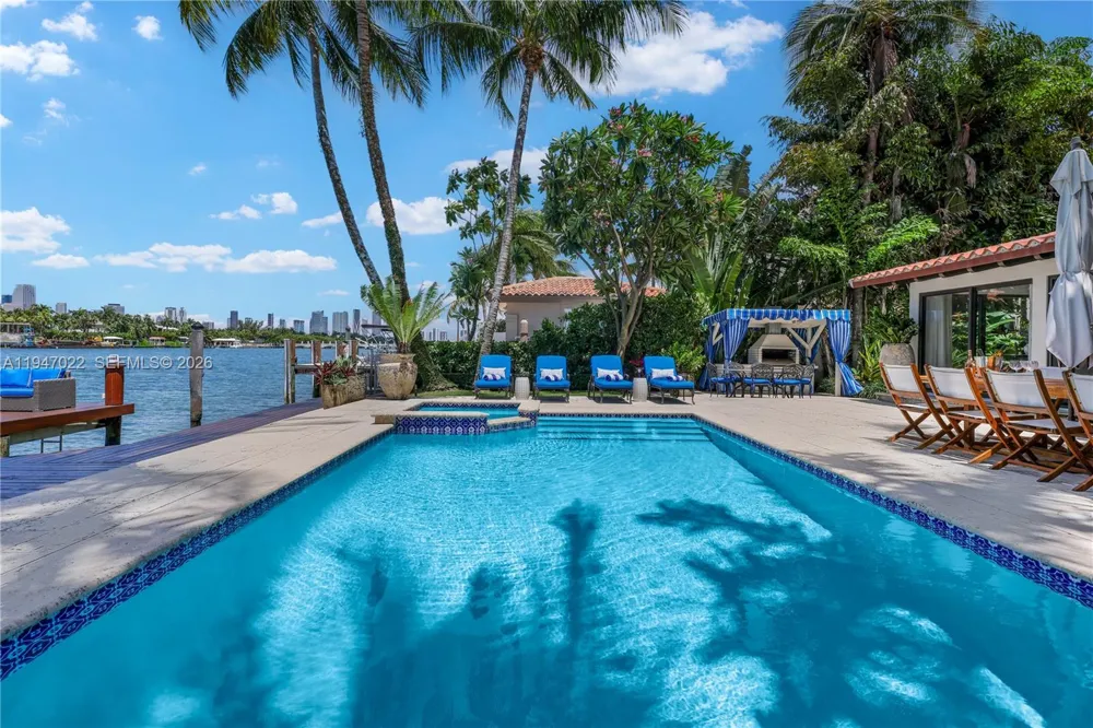 56 S Hibiscus Dr Miami Beach, FL 33139