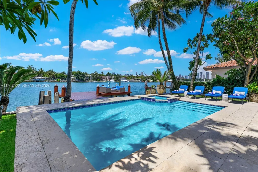 56 S Hibiscus Dr Miami Beach, FL 33139