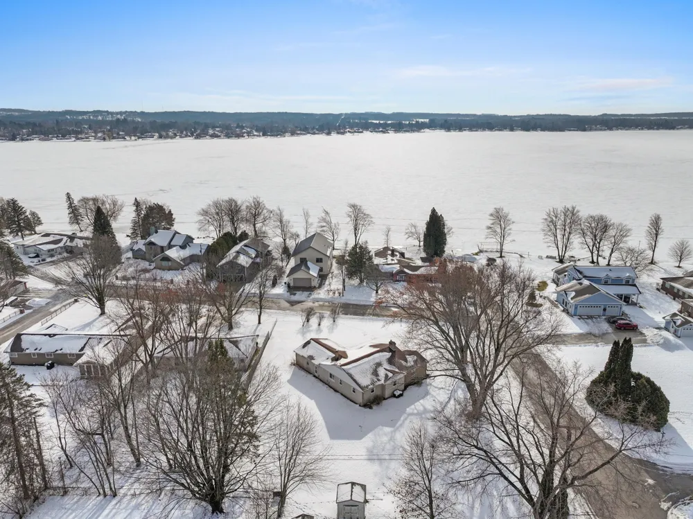 616 LakeShore Drive Cadillac, MI 49601
